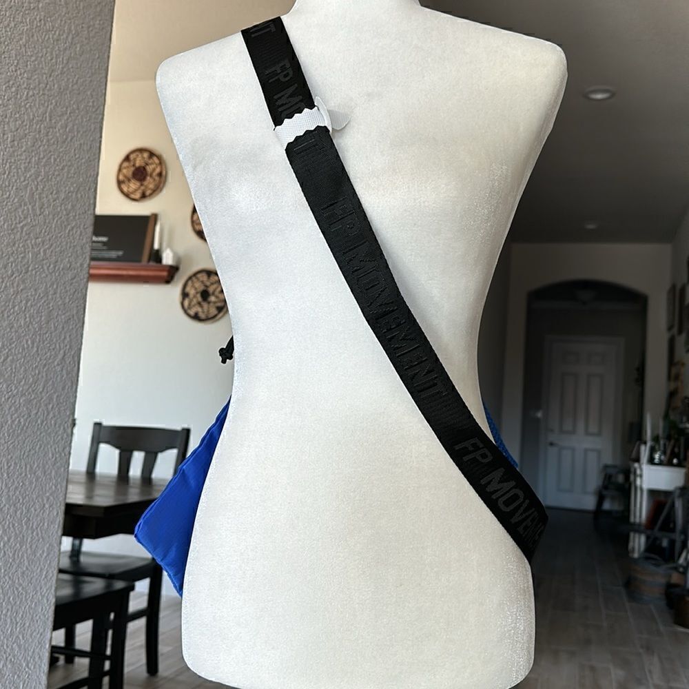 NWOT Free People Mesh Sling Royal Blue Double Bag Thick Band Crossbody Pouch - Picture 10 of 10